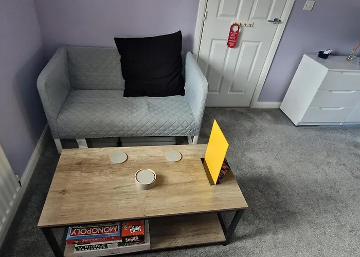 Double B&B Room In Southwater With Private Bathroom And Parking